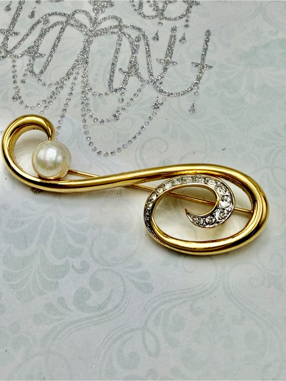🎃🎃Nina Ricci Pearl & Crystal Swirl Brooch #cz772